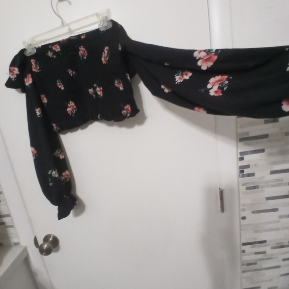 Forever 21 Y2K long sleeve Floral Cold Shoulder Crop Top - Picture 11 of 12